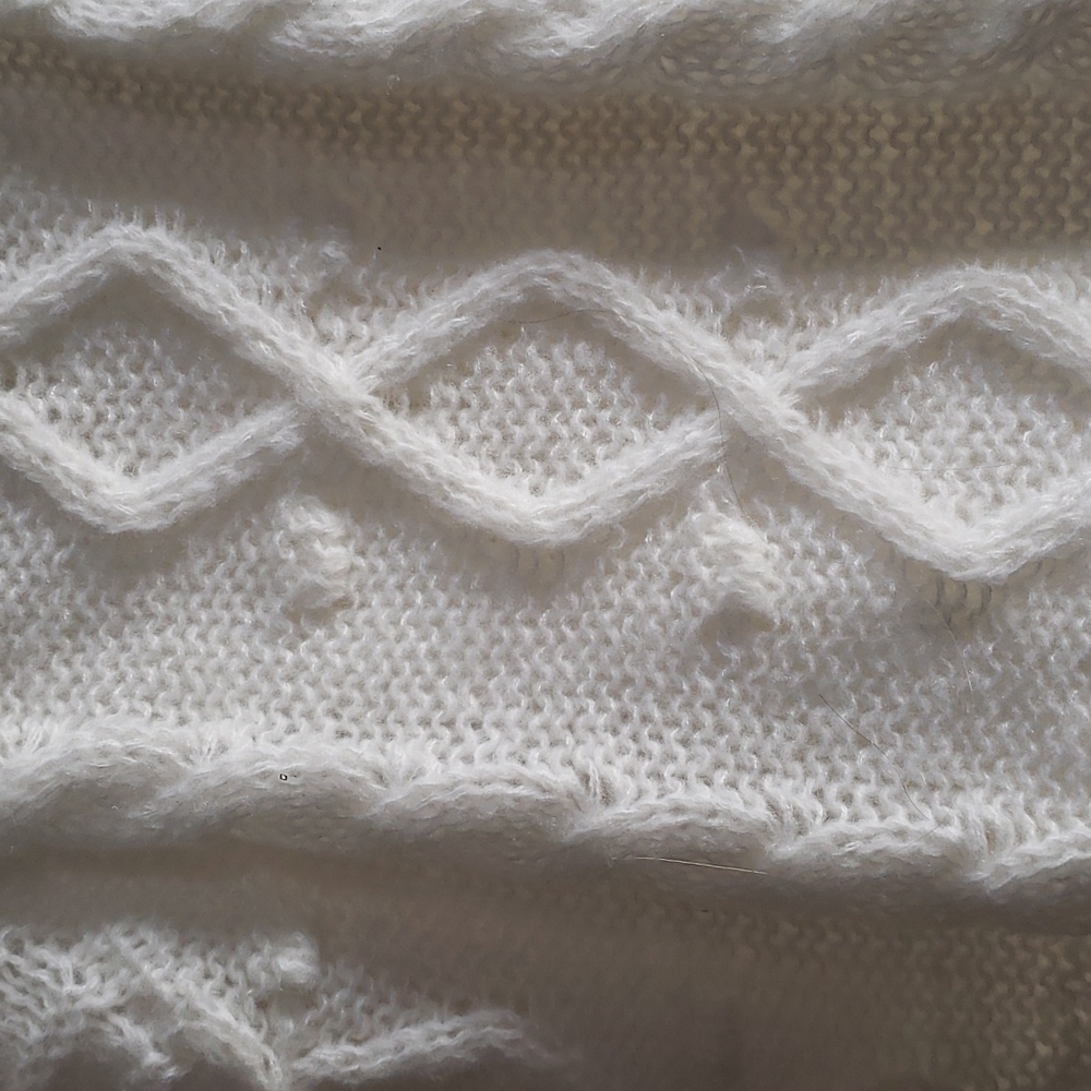 White tank - Picture 2 of 4